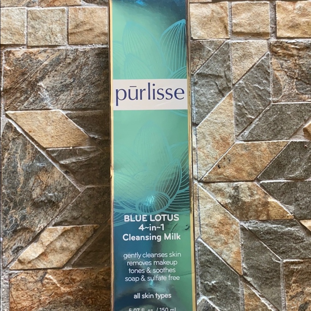 Purlisse blue lotus 4-1 Cleansing Milk